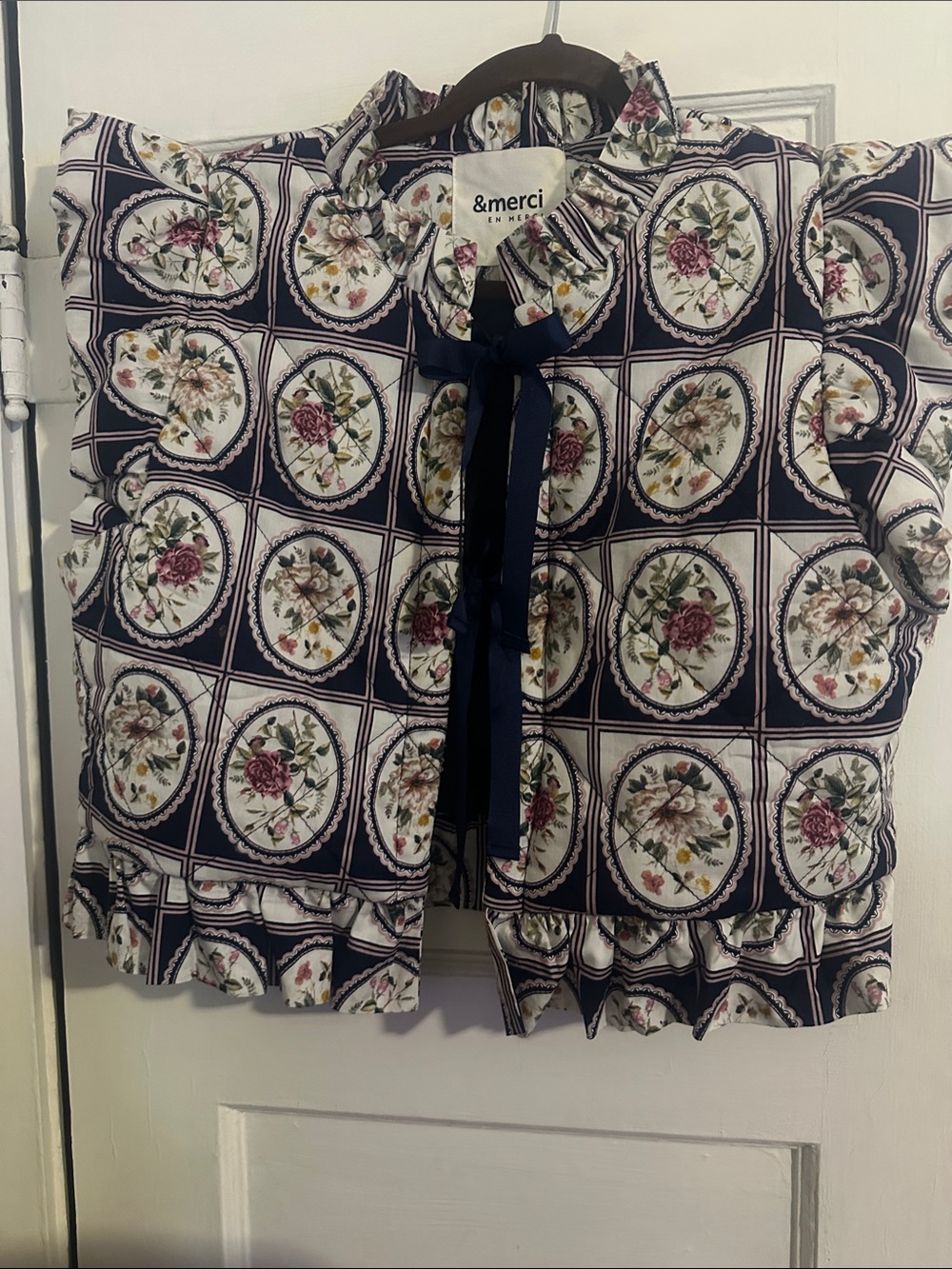 &merci Floral Medallion Ruffle Vest in Navy and Cream